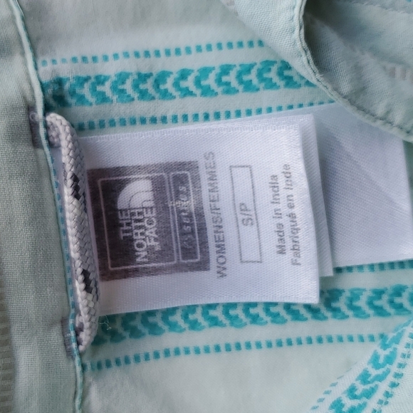 North Face Aqua and Teal Vertical Aztec Striped Outdoor Button Down Shirt S - Picture 2 of 6